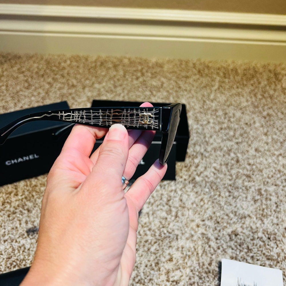 CHANEL Sunglasses in excellent condition! - Picture 5 of 9